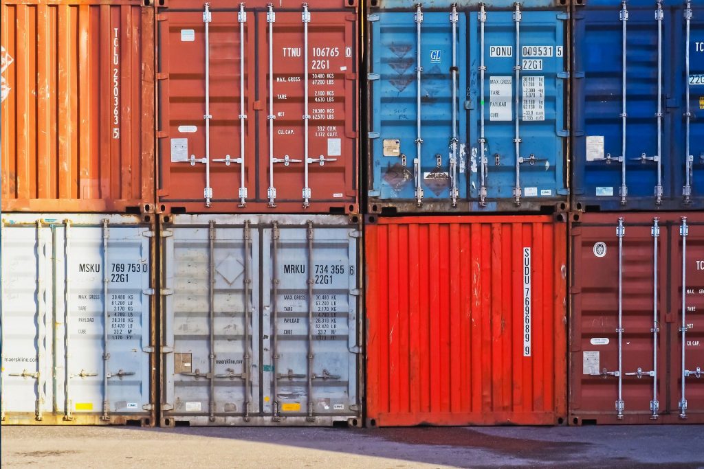 Container sind aufeinander gestapelt